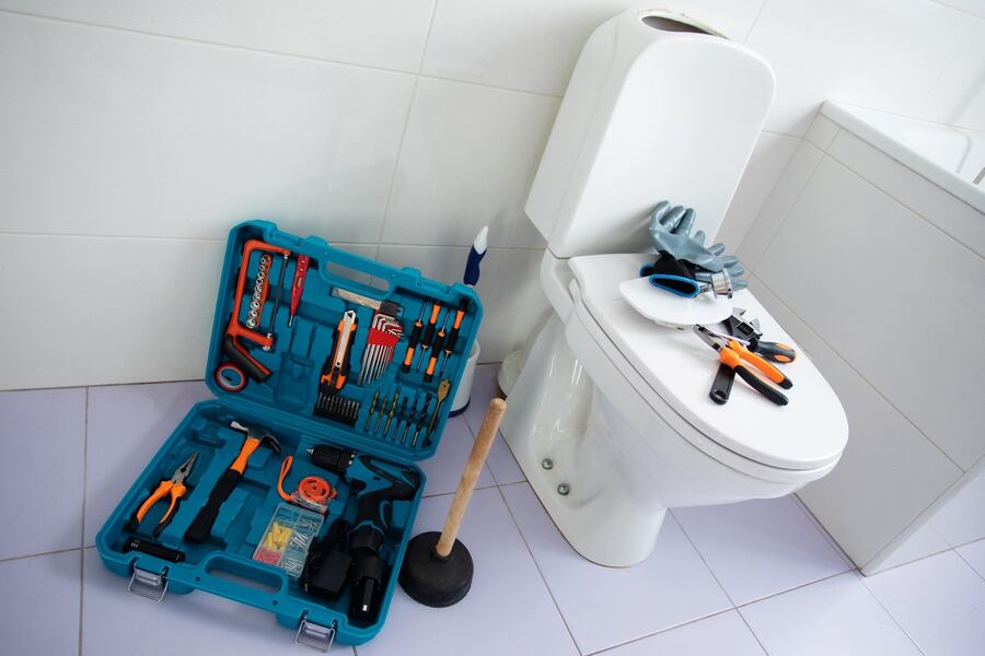 why-does-my-clean-toilet-smell-so-bad-rooter-hero-plumbing